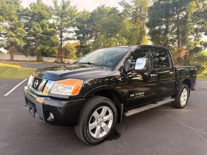Nissan Titan SV Crew Cab 4WD 2012