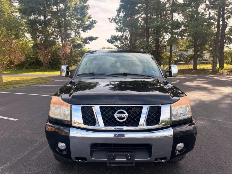 Nissan Titan SV Crew Cab 4WD 2012