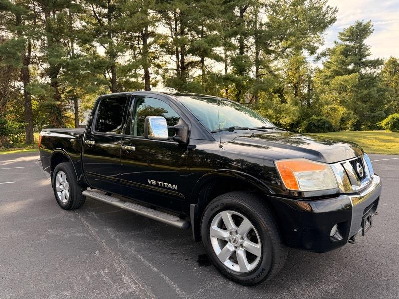 Nissan Titan SV Crew Cab 4WD 2012