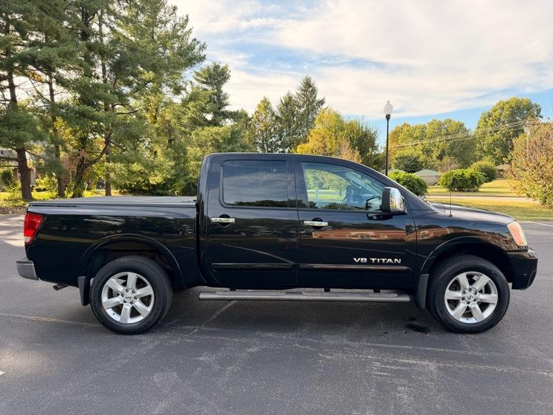 Nissan Titan SV Crew Cab 4WD 2012