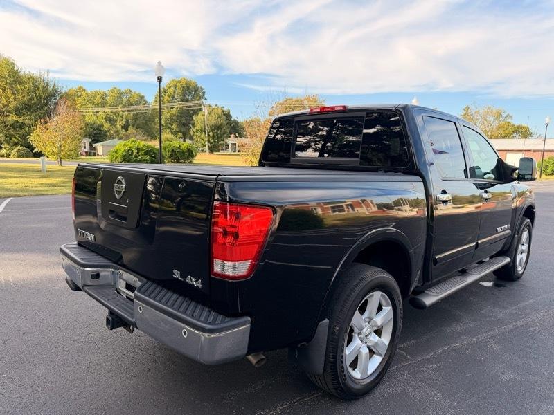 Nissan Titan SV Crew Cab 4WD 2012