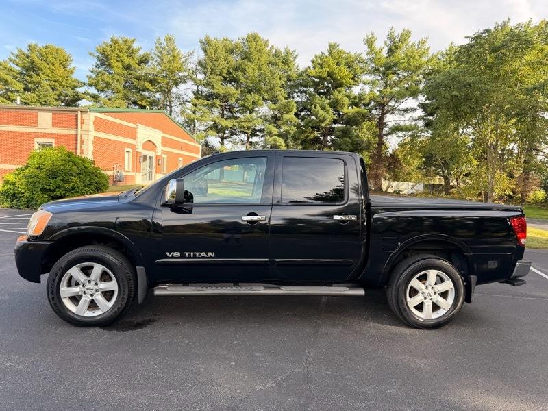 Nissan Titan SV Crew Cab 4WD 2012