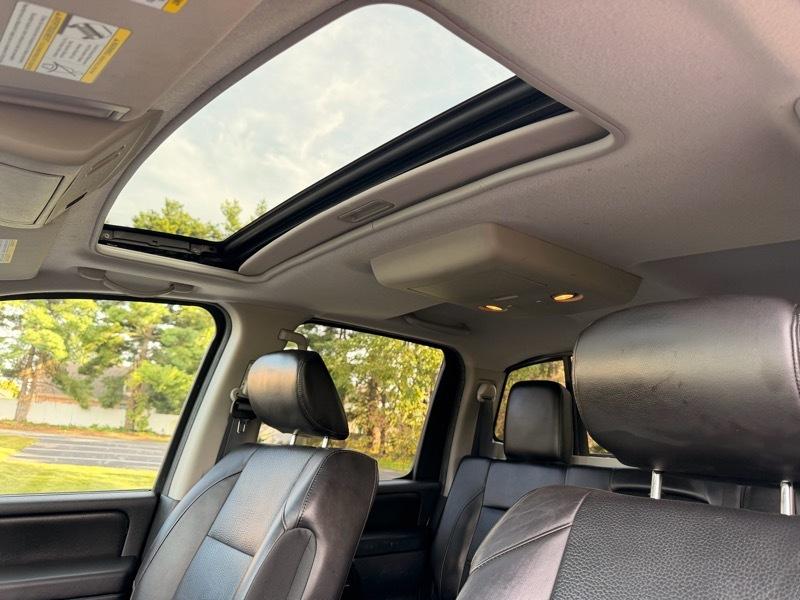Nissan Titan SV Crew Cab 4WD 2012