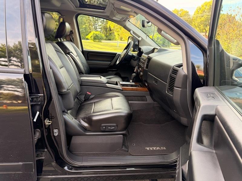 Nissan Titan SV Crew Cab 4WD 2012