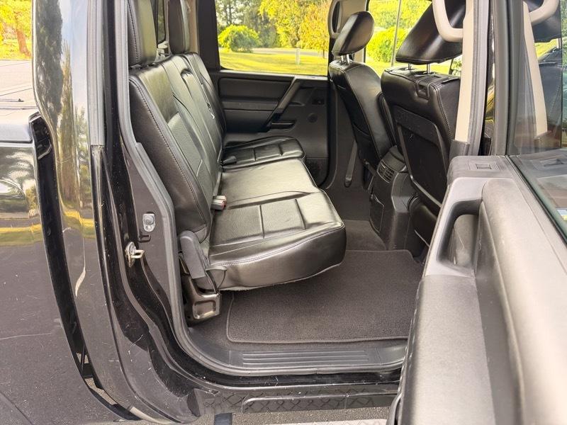 Nissan Titan SV Crew Cab 4WD 2012