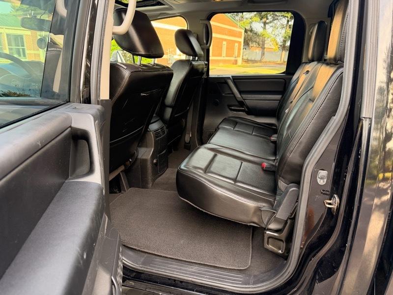 Nissan Titan SV Crew Cab 4WD 2012