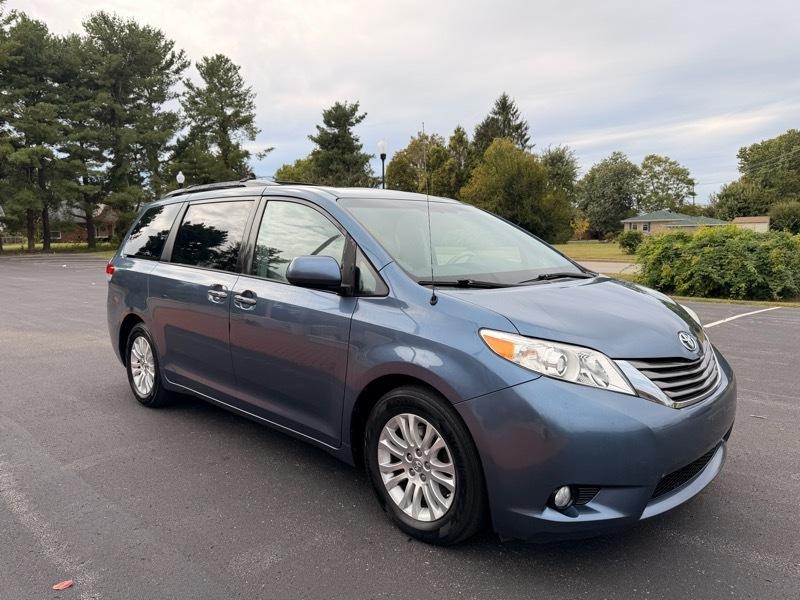 Toyota Sienna XLE FWD 8-Passenger V6 2014