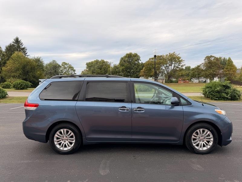 Toyota Sienna XLE FWD 8-Passenger V6 2014