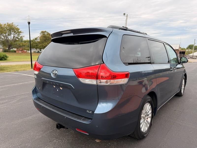 Toyota Sienna XLE FWD 8-Passenger V6 2014