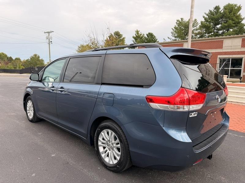 Toyota Sienna XLE FWD 8-Passenger V6 2014