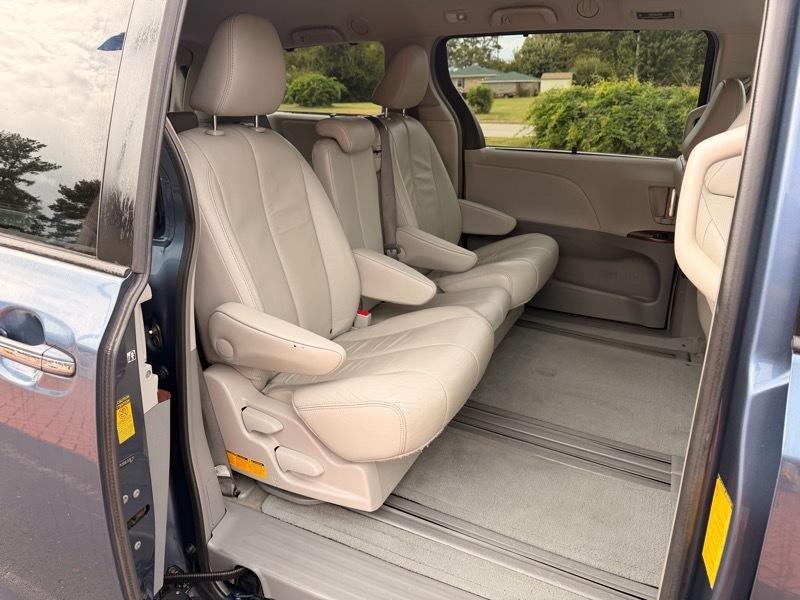 Toyota Sienna XLE FWD 8-Passenger V6 2014