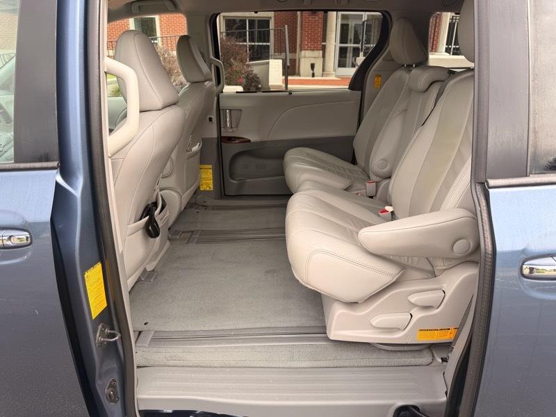 Toyota Sienna XLE FWD 8-Passenger V6 2014