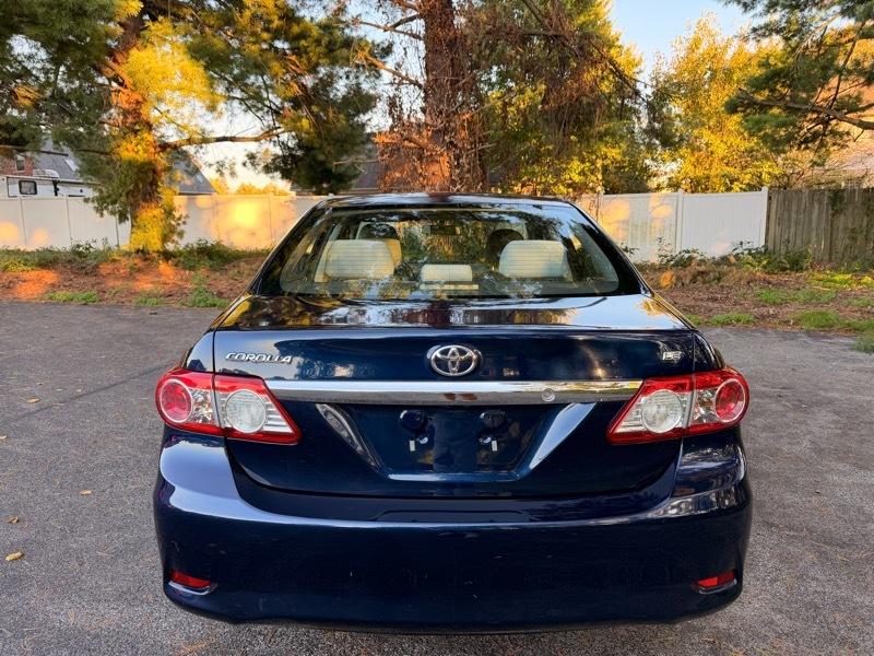 Toyota Corolla LE 2011