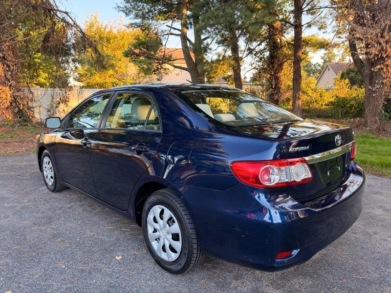 Toyota Corolla LE 2011