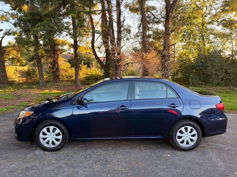 Toyota Corolla LE 2011