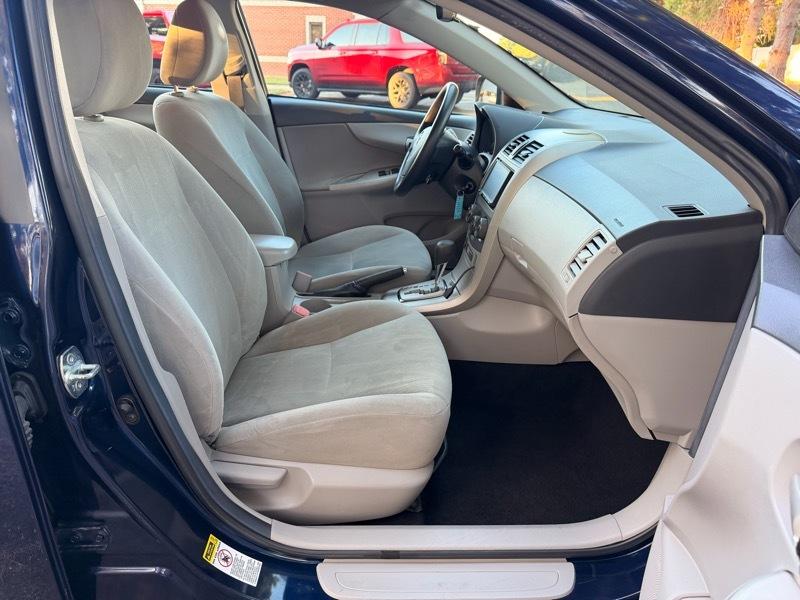 Toyota Corolla LE 2011