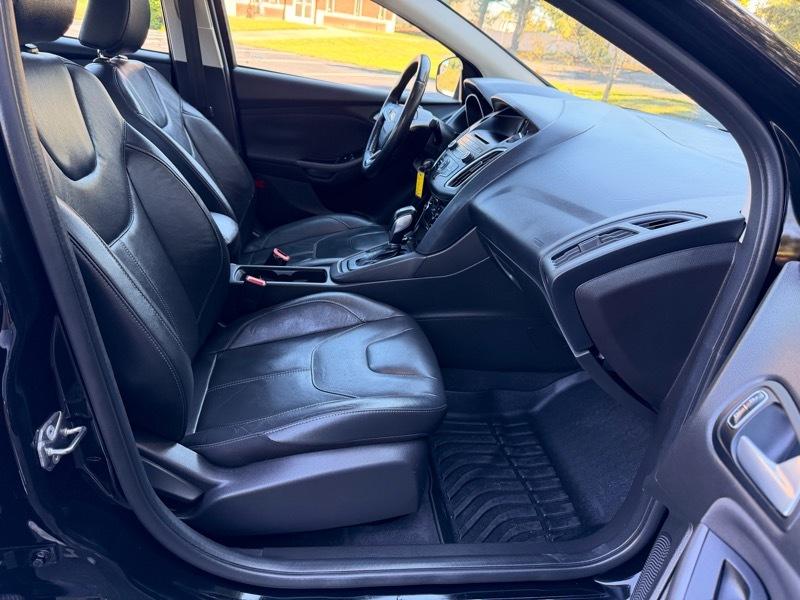 Ford Focus SE Sedan 2016