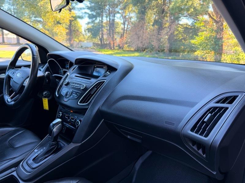 Ford Focus SE Sedan 2016