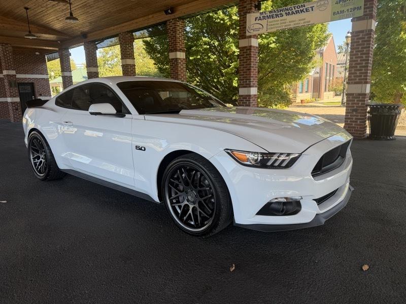 Ford Mustang GT Premium Coupe 2016