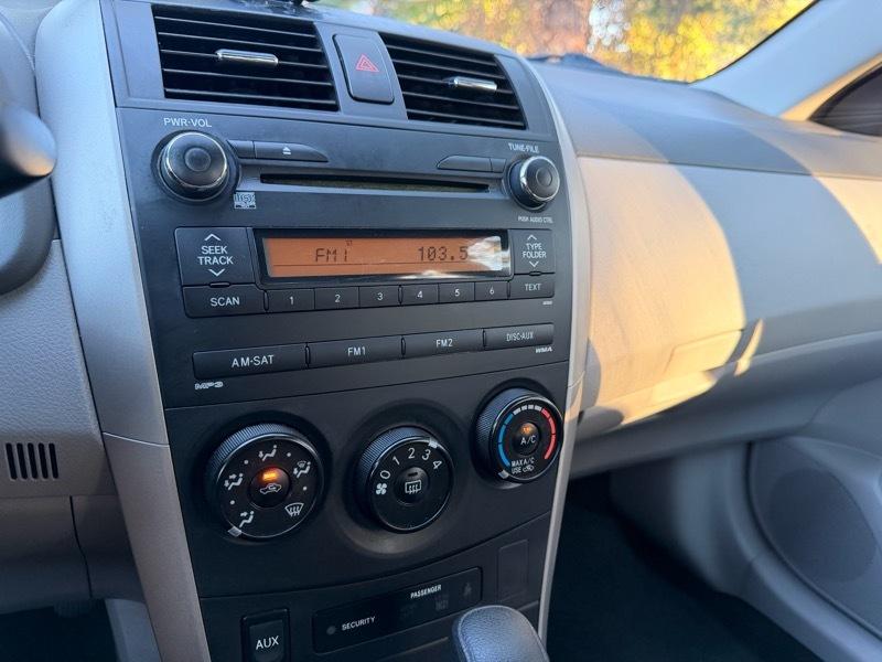 Toyota Corolla  2010