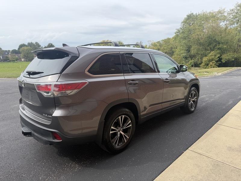 Toyota Highlander XLE AWD V6 2016