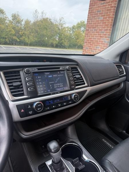 Toyota Highlander XLE AWD V6 2016