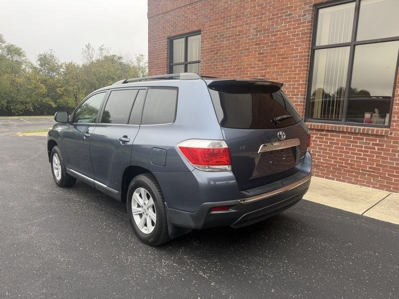 Toyota Highlander 4WD 4dr V6 Plus (Natl) 2013