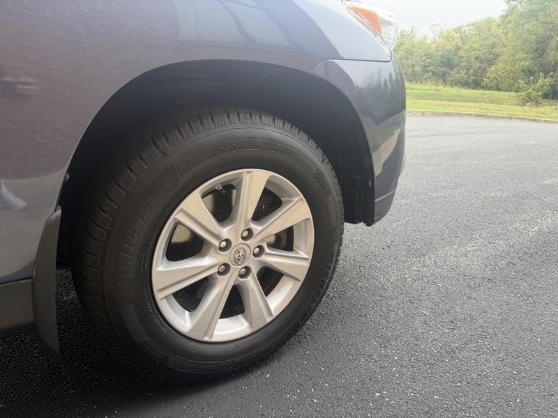 Toyota Highlander 4WD 4dr V6 Plus (Natl) 2013