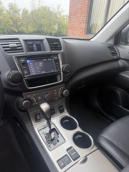 Toyota Highlander 4WD 4dr V6 Plus (Natl) 2013