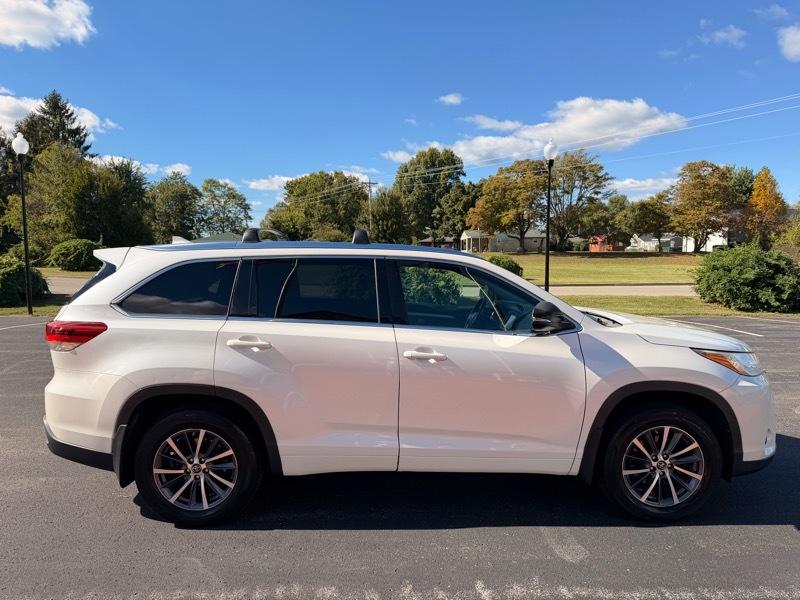 Toyota Highlander XLE AWD V6 2017