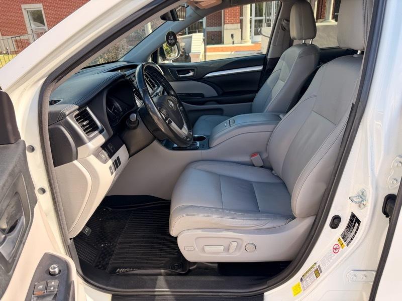 Toyota Highlander XLE AWD V6 2017