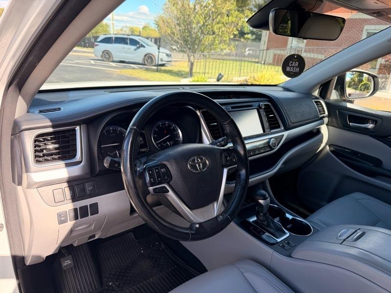 Toyota Highlander XLE AWD V6 2017