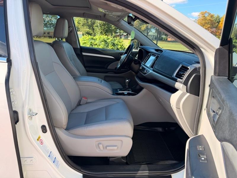 Toyota Highlander XLE AWD V6 2017