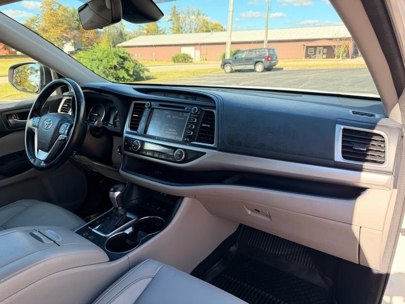 Toyota Highlander XLE AWD V6 2017