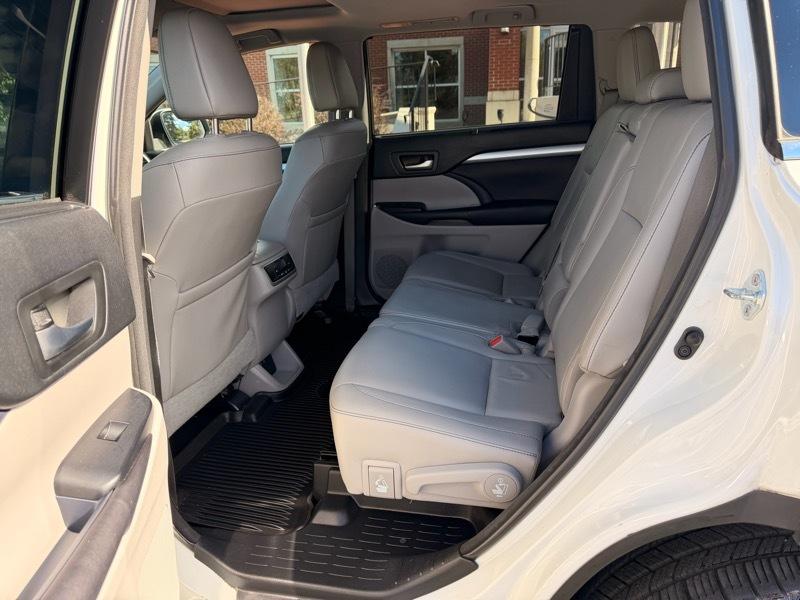 Toyota Highlander XLE AWD V6 2017