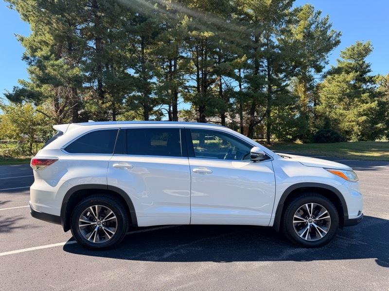Toyota Highlander XLE AWD V6 2016