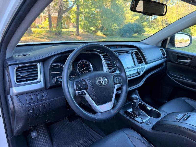 Toyota Highlander XLE AWD V6 2016