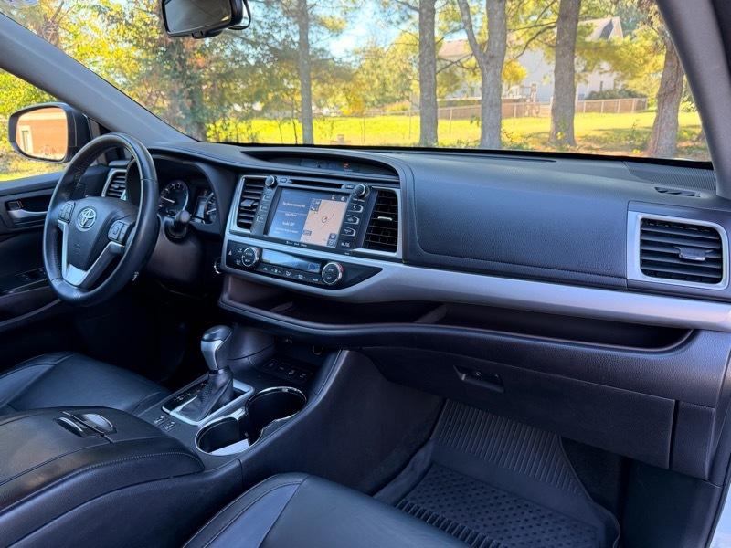 Toyota Highlander XLE AWD V6 2016