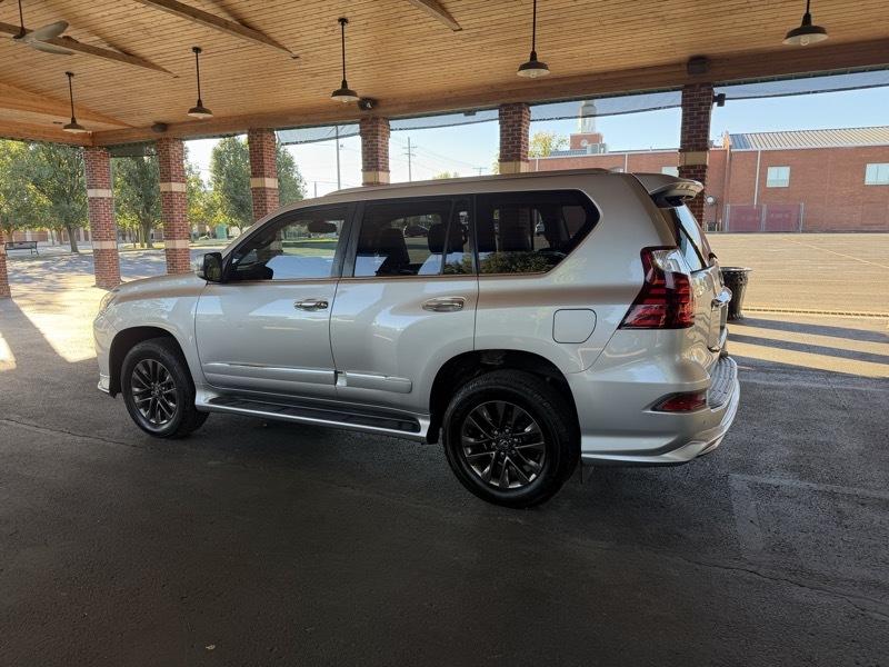 Lexus GX 460 4WD 4dr Premium 2017