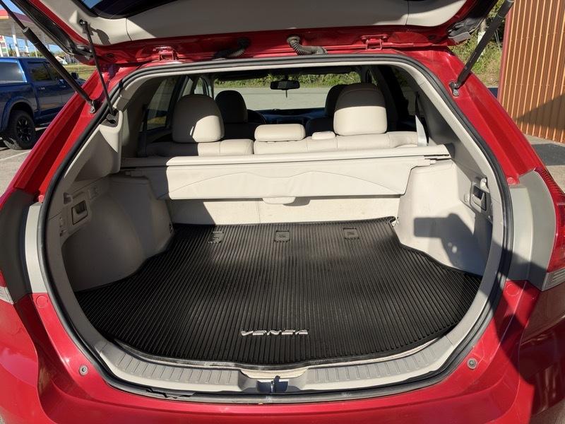Toyota Venza LE I4 FWD 2012