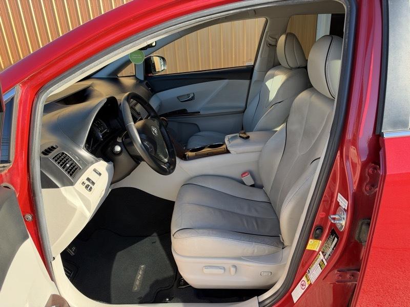 Toyota Venza LE I4 FWD 2012