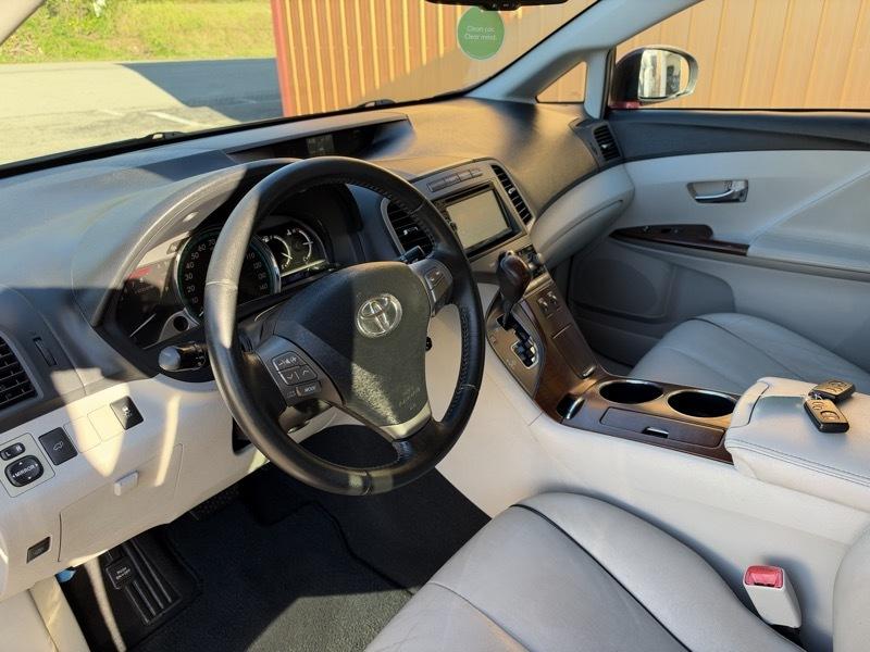 Toyota Venza LE I4 FWD 2012