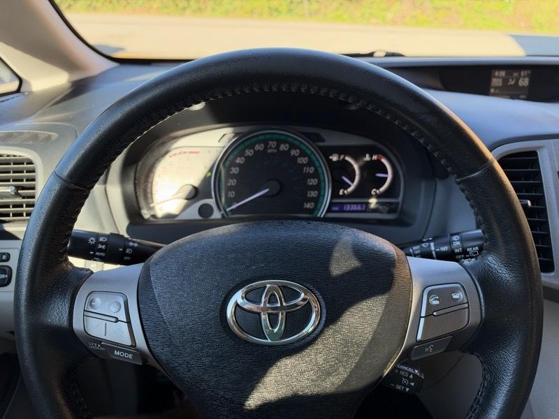 Toyota Venza LE I4 FWD 2012