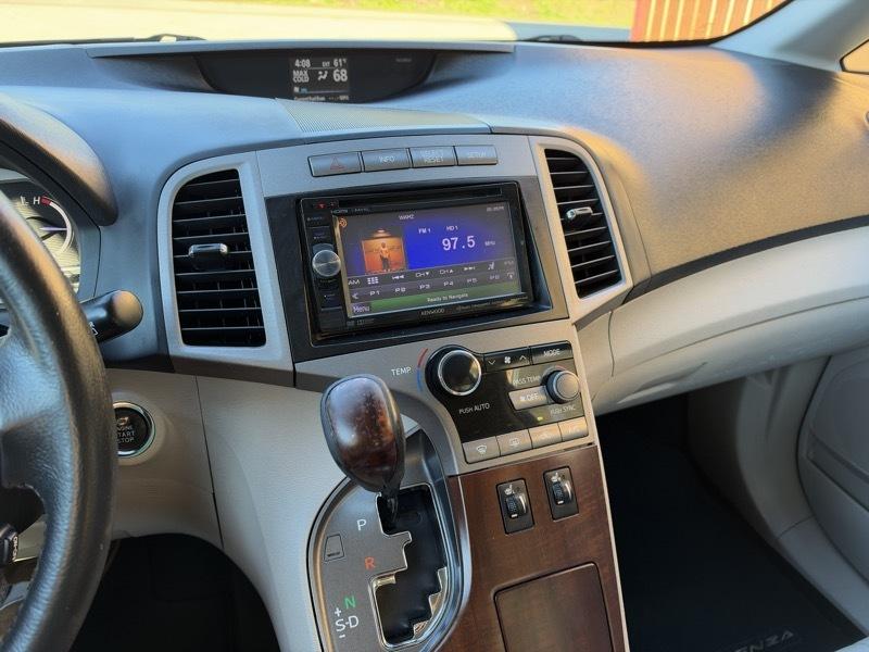 Toyota Venza LE I4 FWD 2012