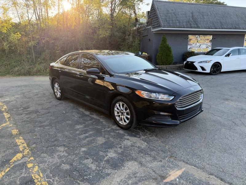 Ford Fusion S 2016