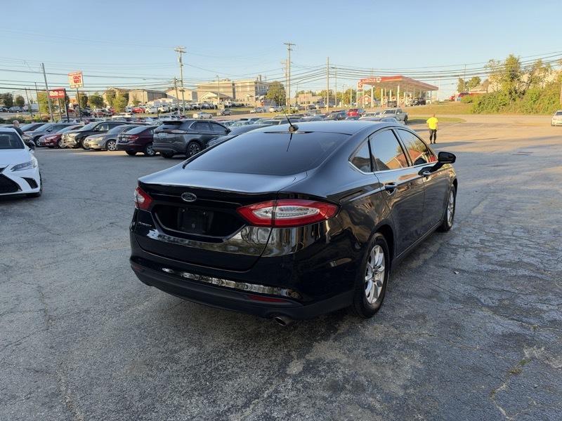 Ford Fusion S 2016