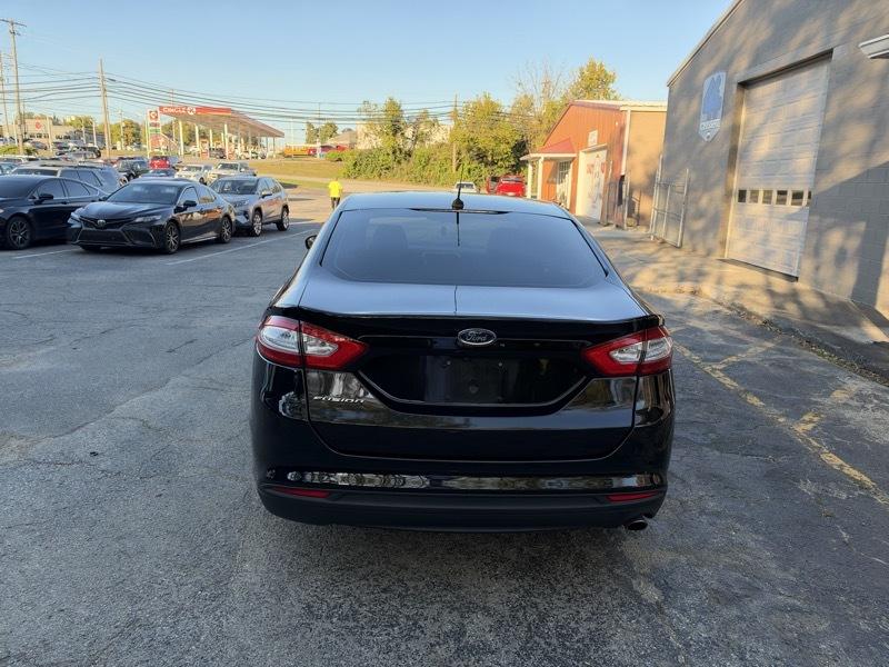 Ford Fusion S 2016