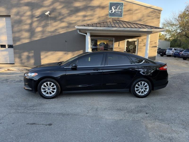 Ford Fusion S 2016