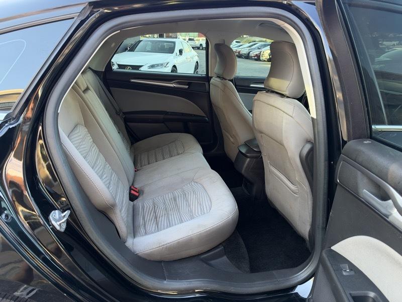 Ford Fusion S 2016