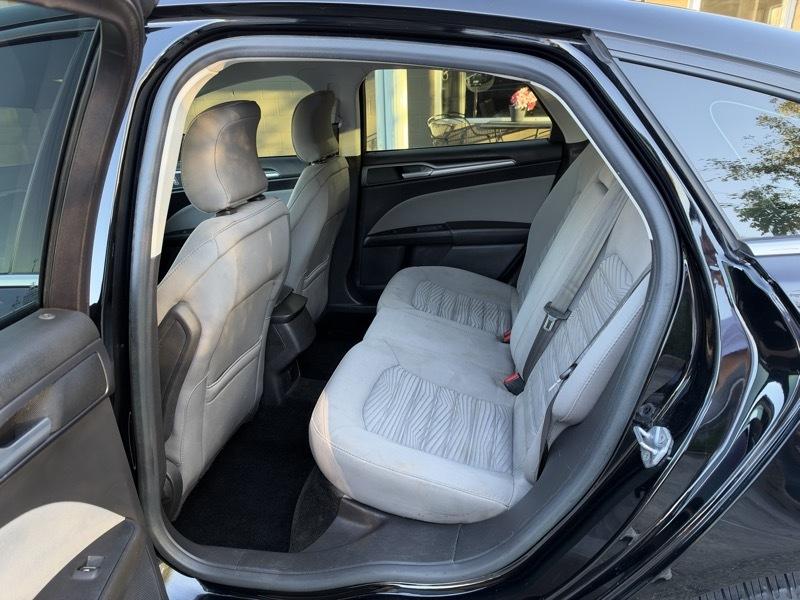 Ford Fusion S 2016